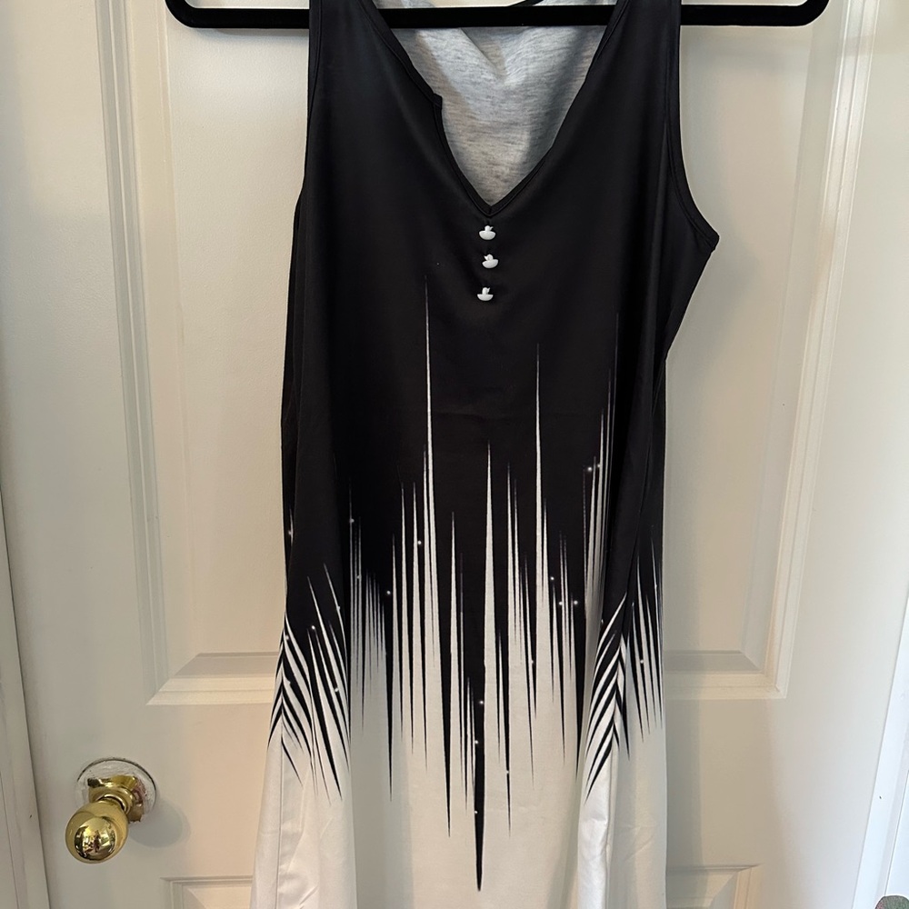 Black and White Sleeveless Dress